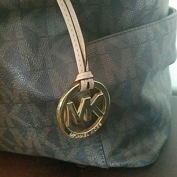Michael Kors logo tote - Picture 2 of 6